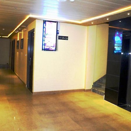 Hotel Shivoy Grand Варанасі Екстер'єр фото