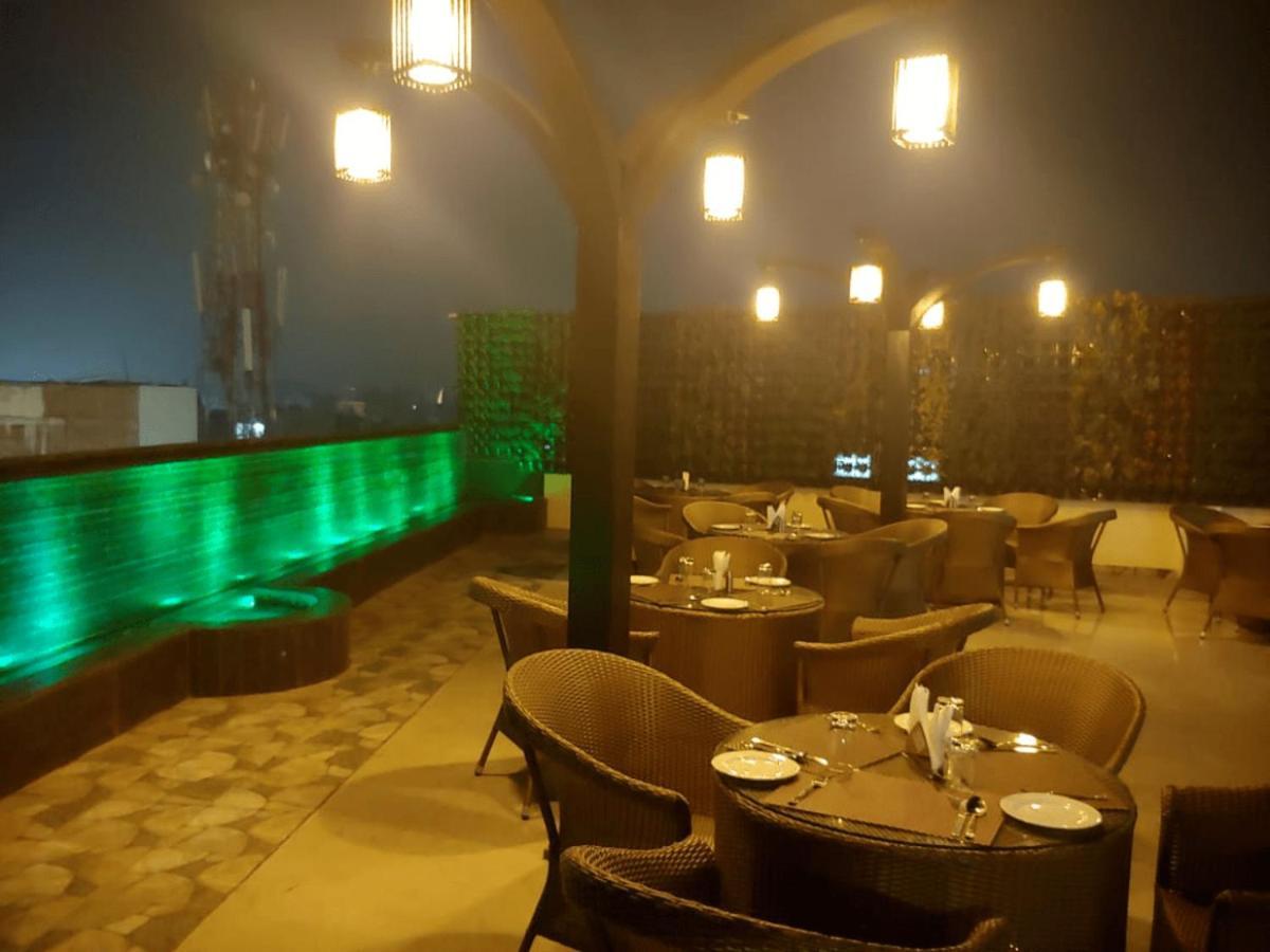 Hotel Shivoy Grand Варанасі Екстер'єр фото