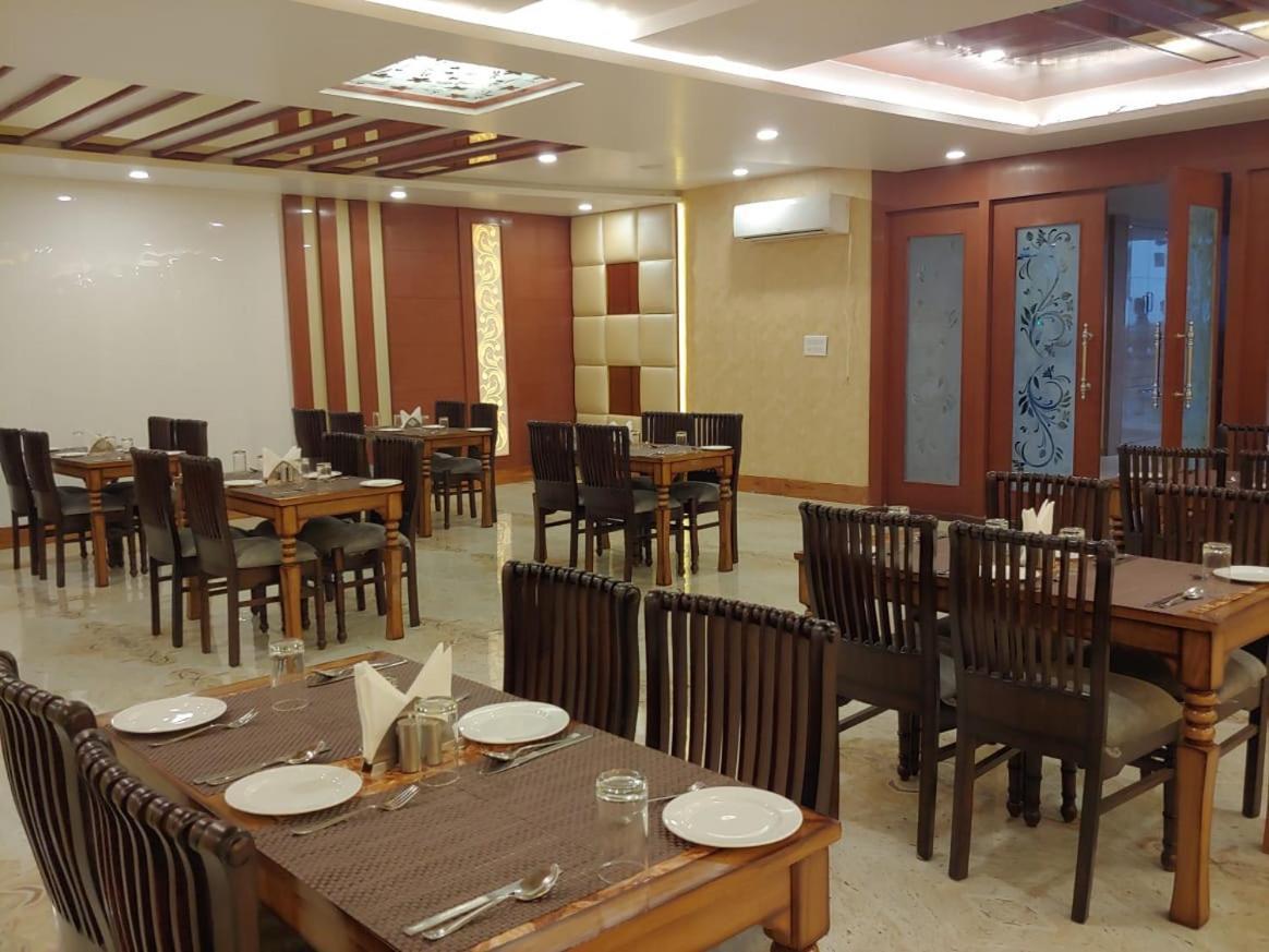 Hotel Shivoy Grand Варанасі Екстер'єр фото