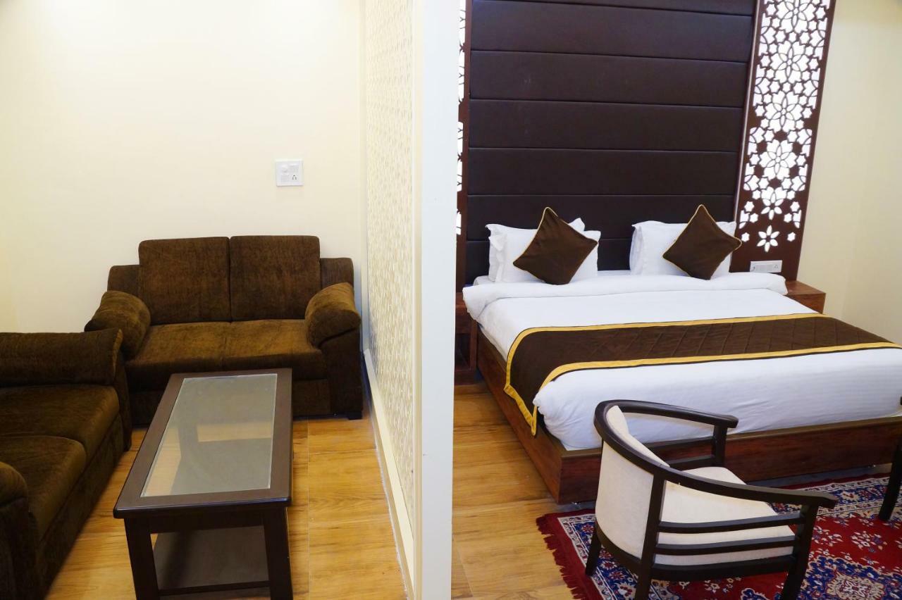 Hotel Shivoy Grand Варанасі Екстер'єр фото