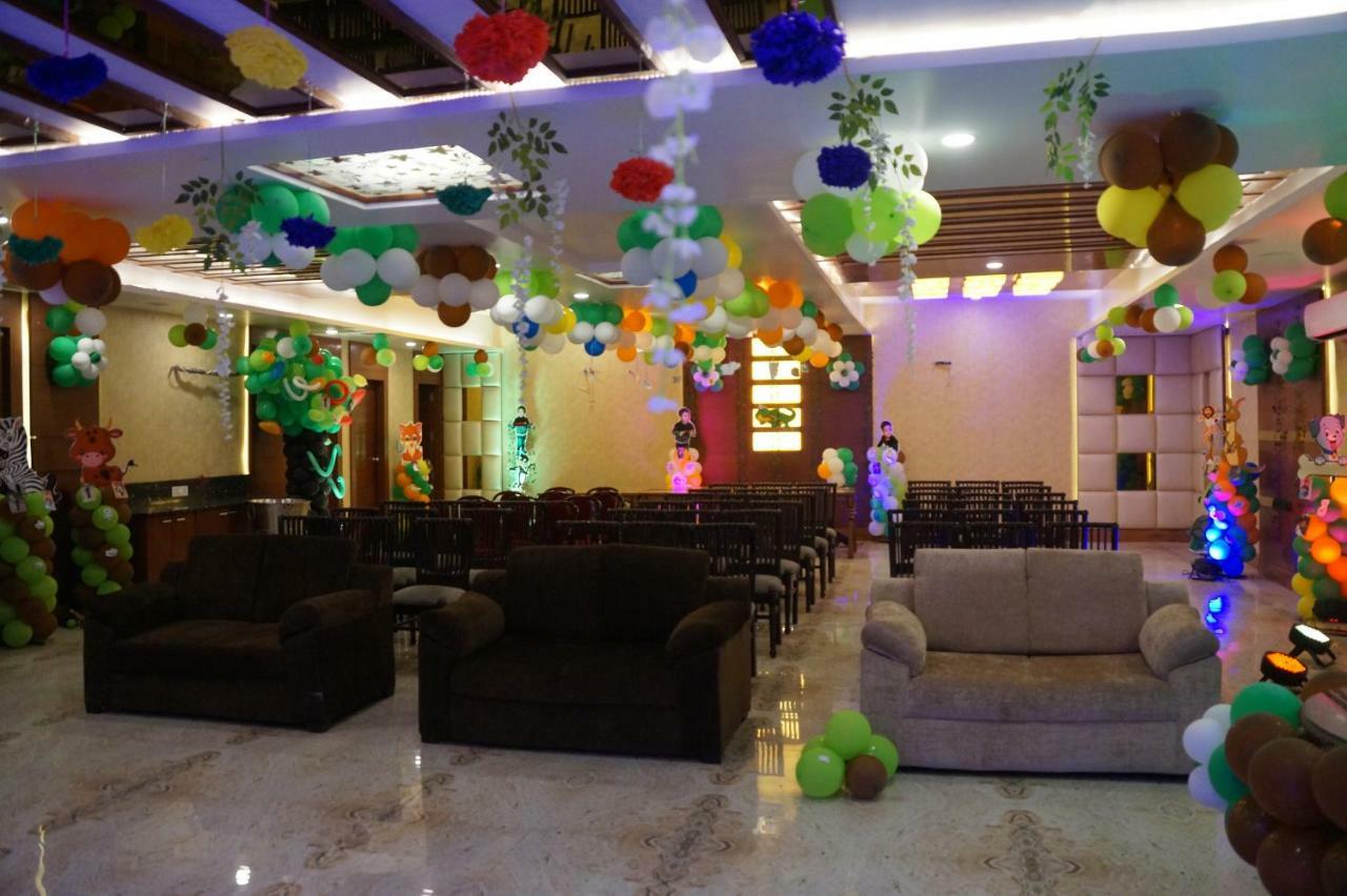 Hotel Shivoy Grand Варанасі Екстер'єр фото